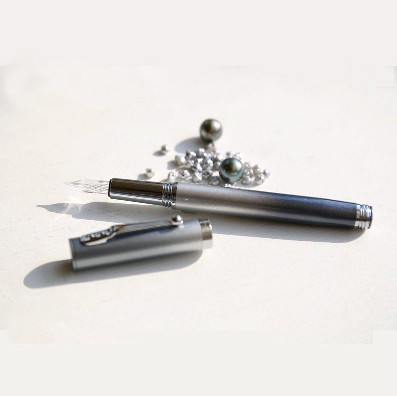 
            
                ギャラリービューアに画像を読み込むYa-Ching Style   オリジナルガラスペン　【Silver Pearl　シルバー・パール】SV
            
        
